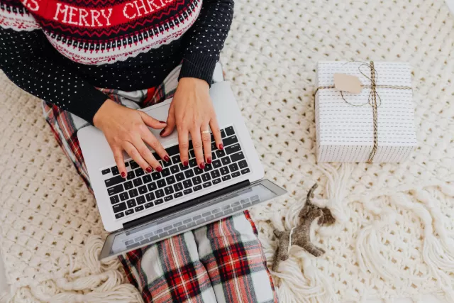 Creative Christmas Giveaway Ideas That Work For Your Brand